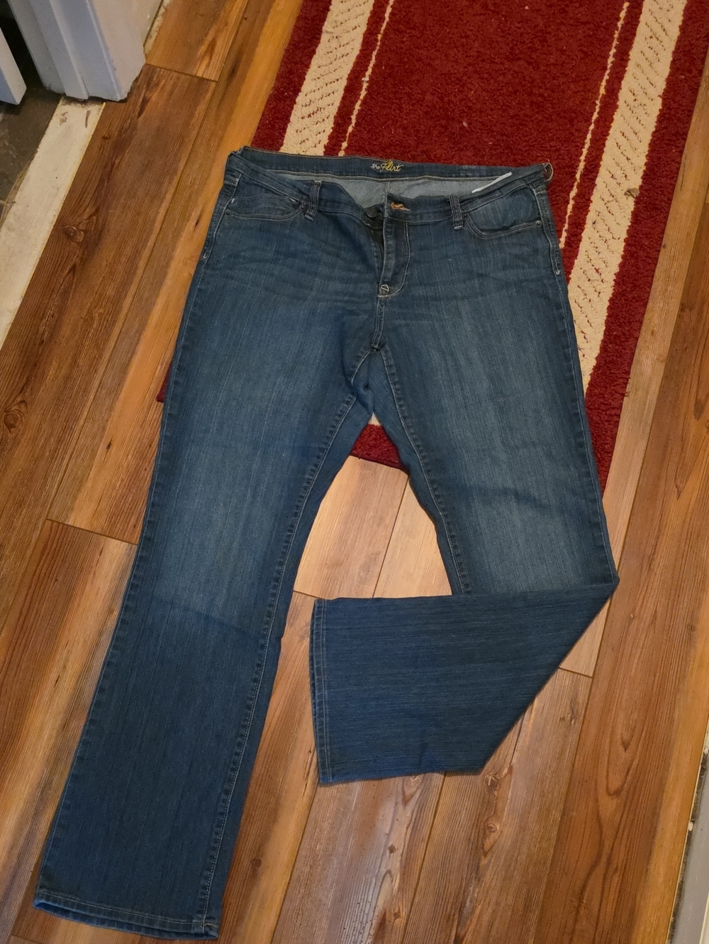 Old Navy Women's Indigo Straight-Leg Jeans, The Flirt